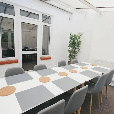 39 Court Rd Holiday home *