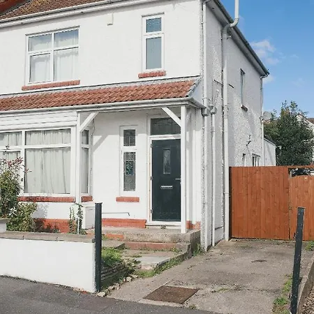 39 Court Rd Holiday home Bristol