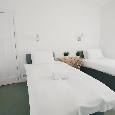 39 Court Rd
