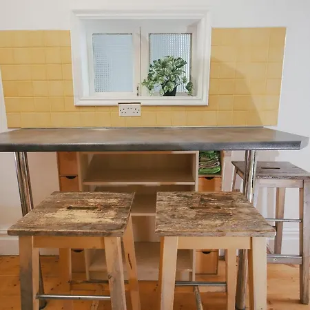 39 Court Rd בריסטול